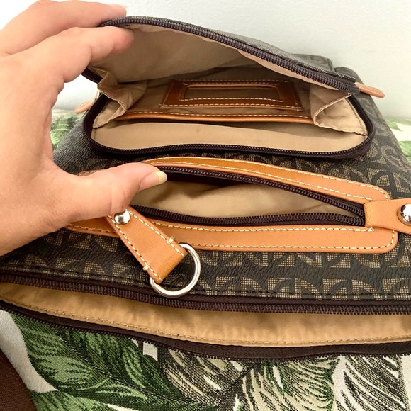 Giani Bernini Crossbody Small Brown Bag With Pockets Unisex Excellent Condition - Picture 4 of 8